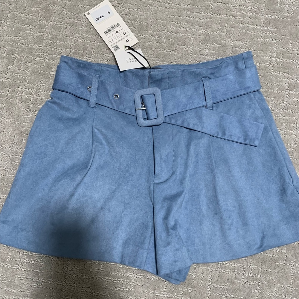 Blue. High Waisted ZARA suede shorts with Belt. Size M. NWT.